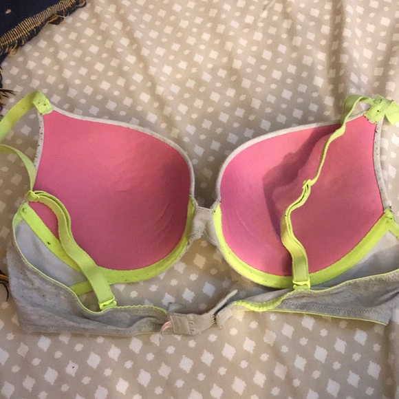 VS Bra - Picture 2 of 5